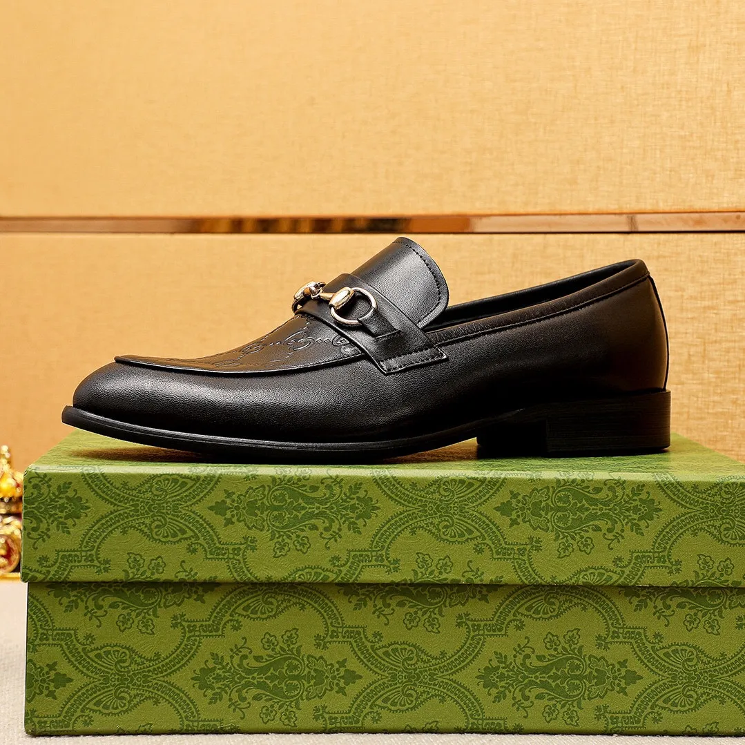Men's shoes 💰400 💐 Product trademark: GUCCI "Gucci" casual leather shoes Regular size: 39-44 (38.45.46🉑️Customized) Product materials: Selected imported first-layer calfskin embossed upper + luxury hardware buckle, imported 🐑 sheepskin lining. Strong three-dimensional visual effect, original combination outsole Color: 1⃣️color optional